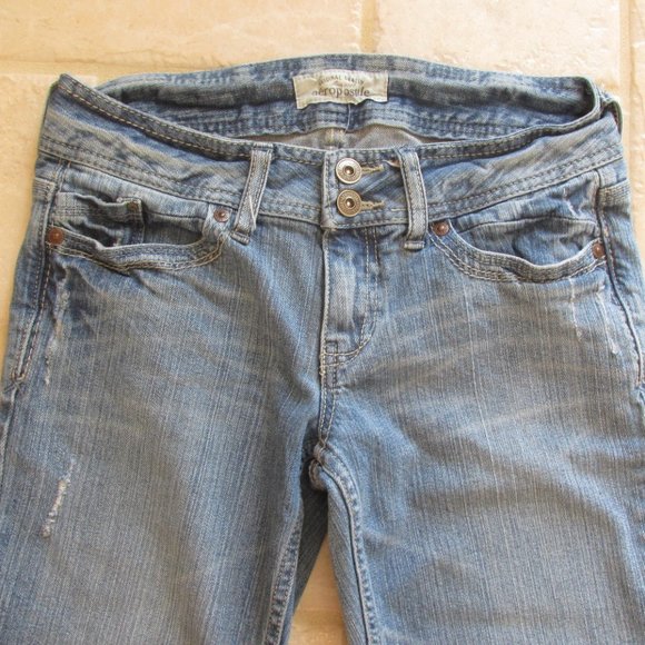 AEROPOSTALE WOMEN'S JUNIOR'S SIZE 1/2 CAPRIS DENIM CROPPED BLUE JEANS DISTRESSED - Picture 3 of 13